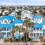 At Last 100\' To Beach Access Close To Shops