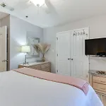 Lovely Destin Condo With Pool Access Walk To Beach!