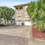 The Spyglass A 5 Bed 3 Bath House That Sleeps 14 And Just 67 Steps From The Beach