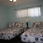 Coastal Hideaway-Pet Friendly-Pool-Tennis-Near Shops!