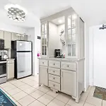 Emerald Towers 1102
