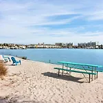 Dolphin Point 702A
