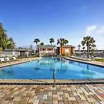 Cozy Destin Condo With Pool Access Walk To Beach!
