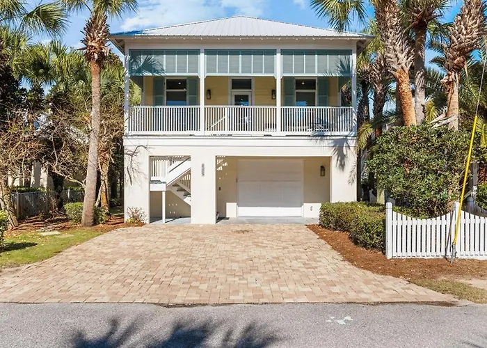 2-Story Home, Walk To Beach, Hot Tub, Free Wifi, Pets Ok, Community Pool Access