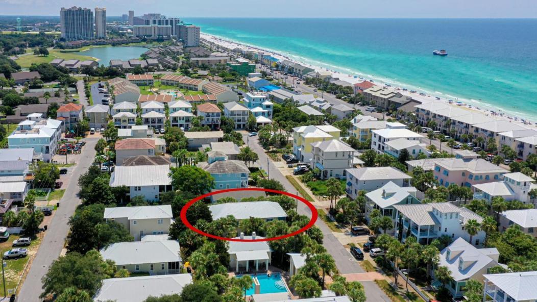 Holiday home 2-story Home, Walk To Beach, Hot Tub, Free Wifi, Pets Ok, Community Pool Access Destin