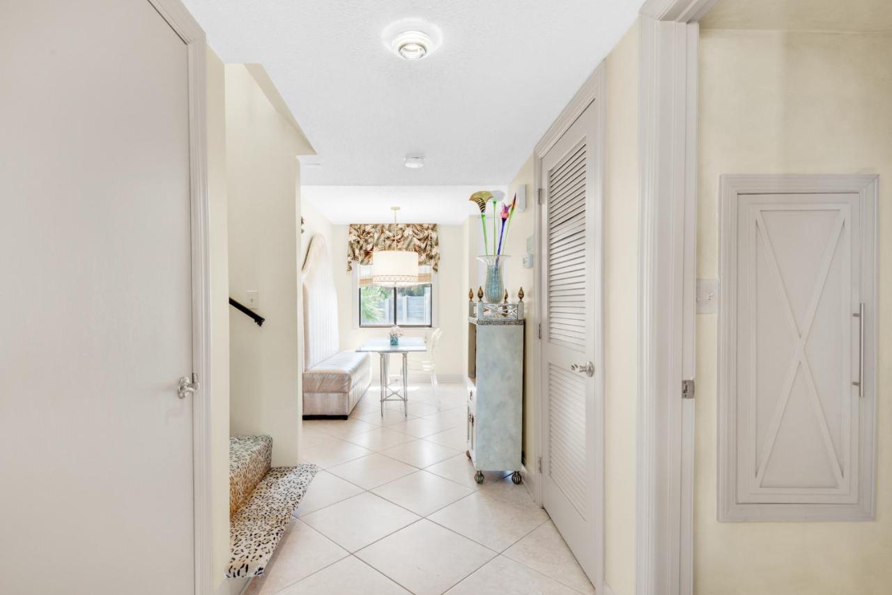 Shoreline Towers Townhouse 4-1 Apartment
