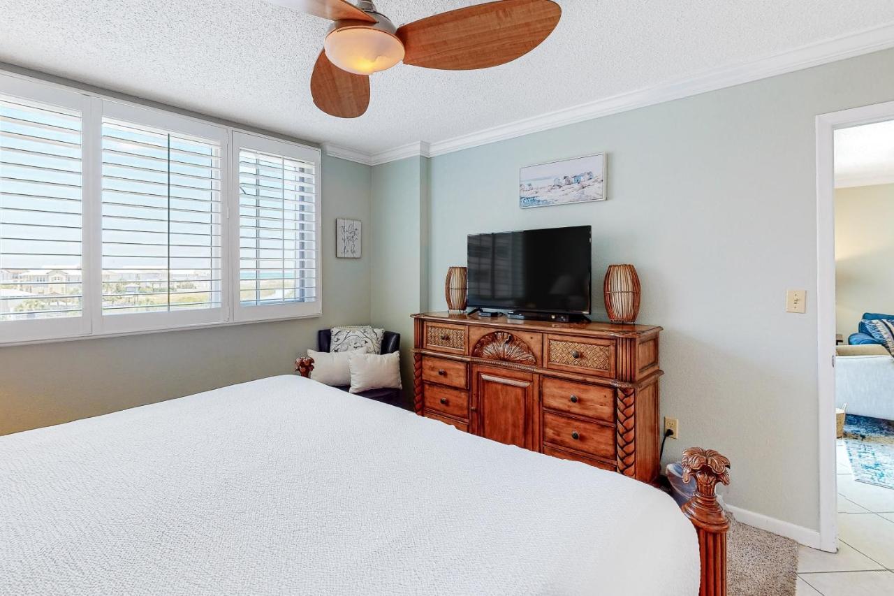 The Islander 412 Apartment *