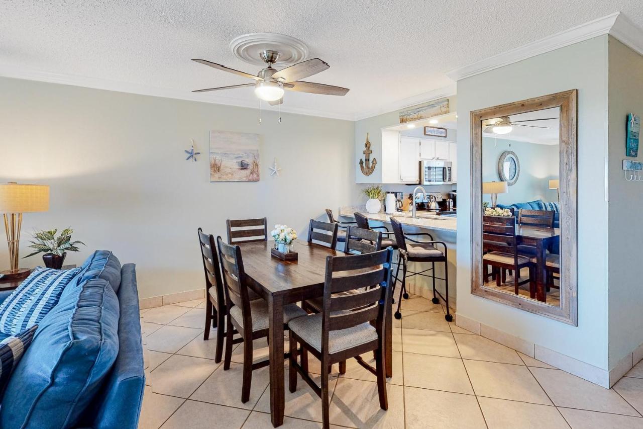 The Islander 412 Apartment *