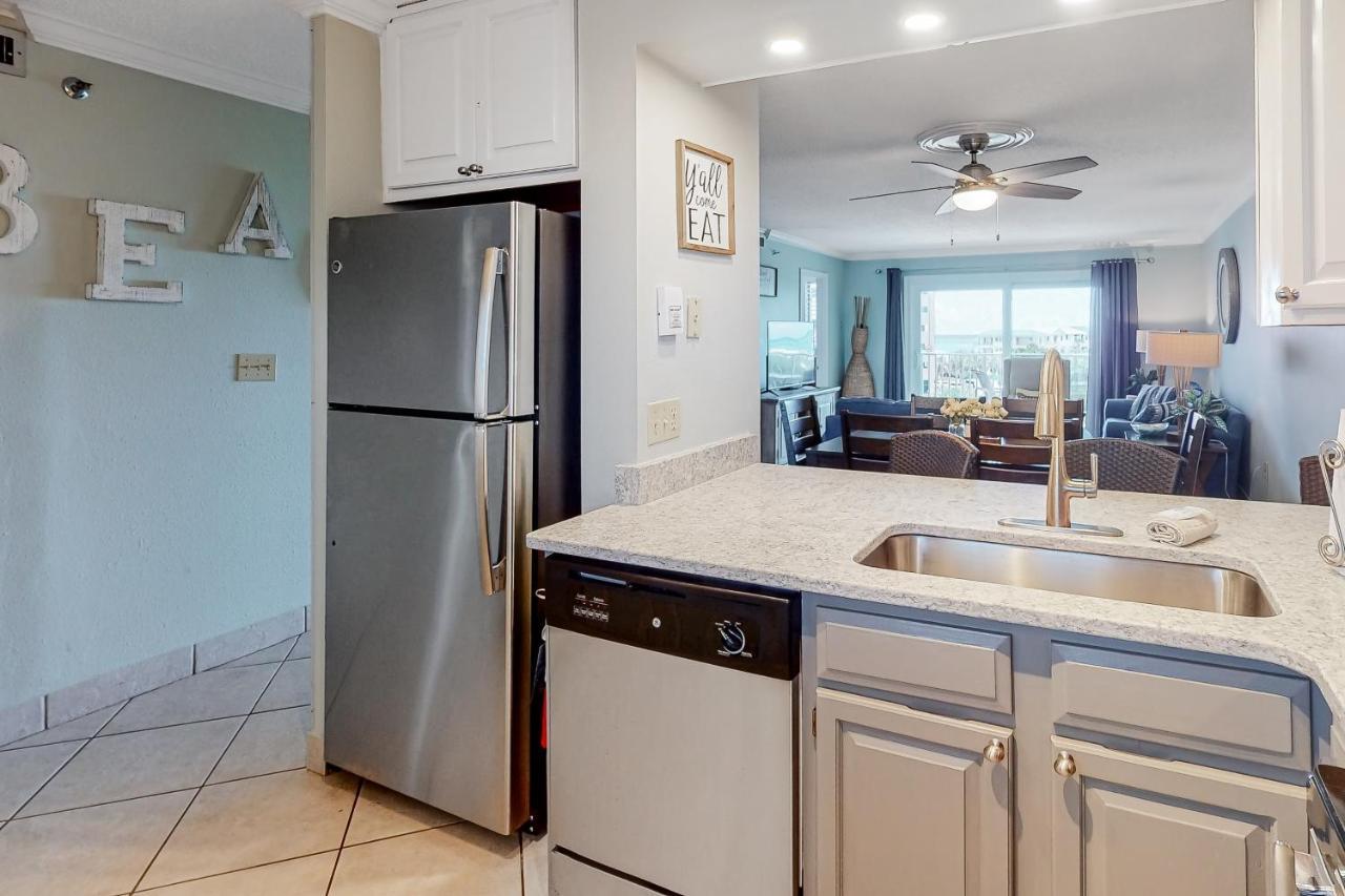 The Islander 412 Apartment *
