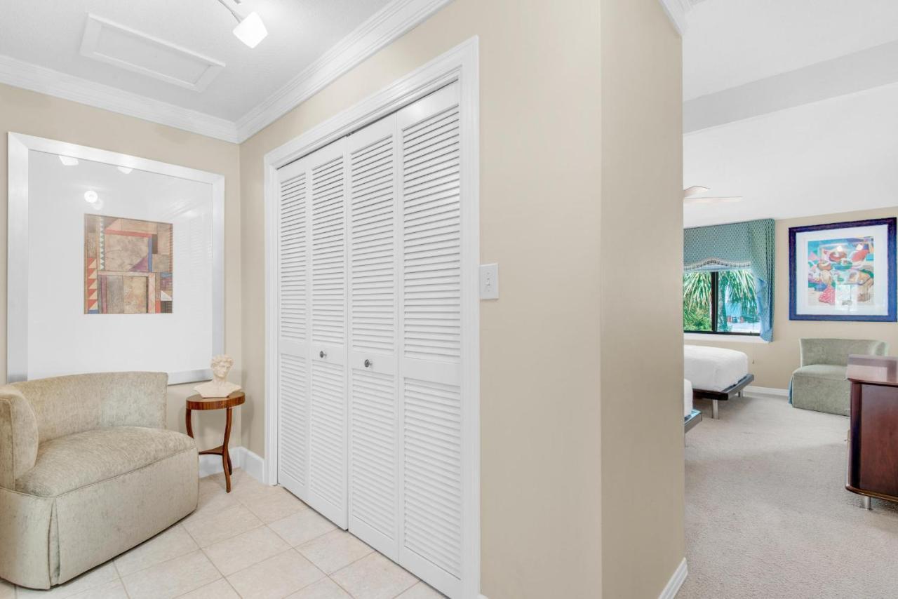 Shoreline Towers Townhouse 4-1 Apartment *