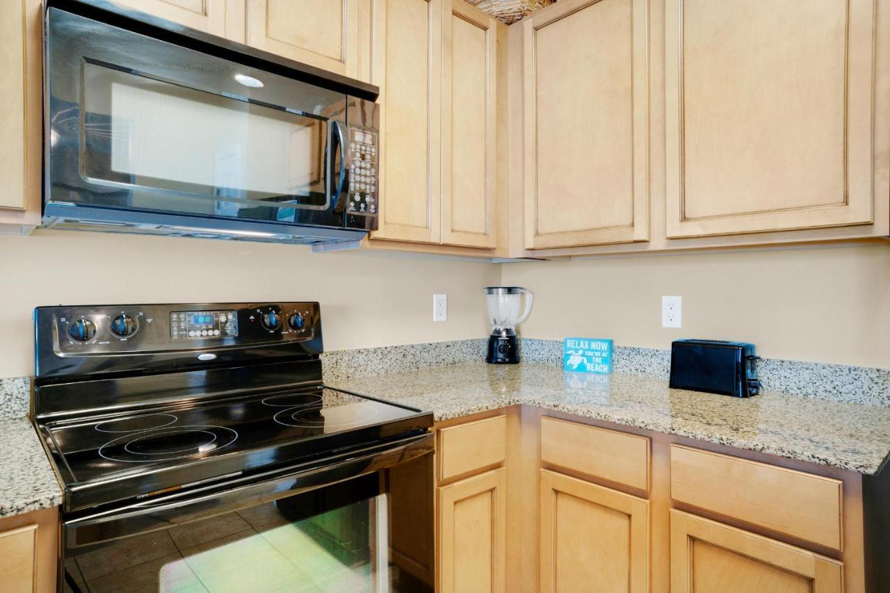 Palms #11007 Jr 2br *