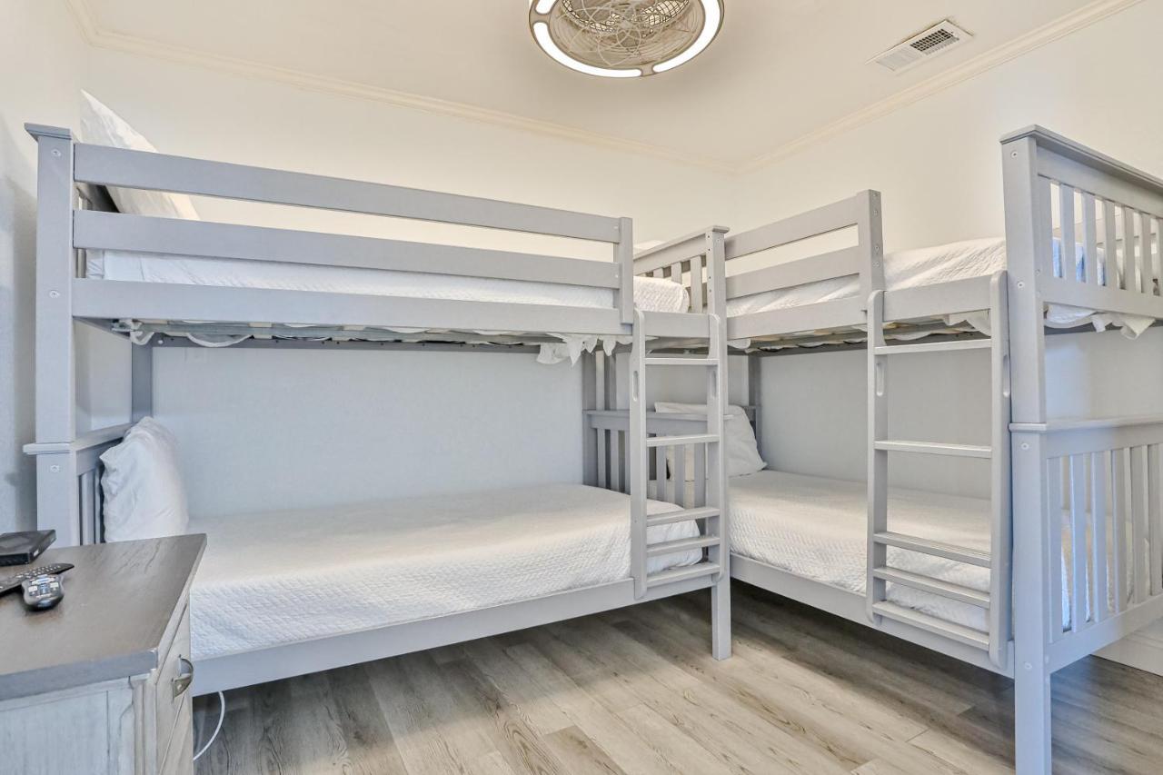 Captain's Quarters At Reef Townhomes