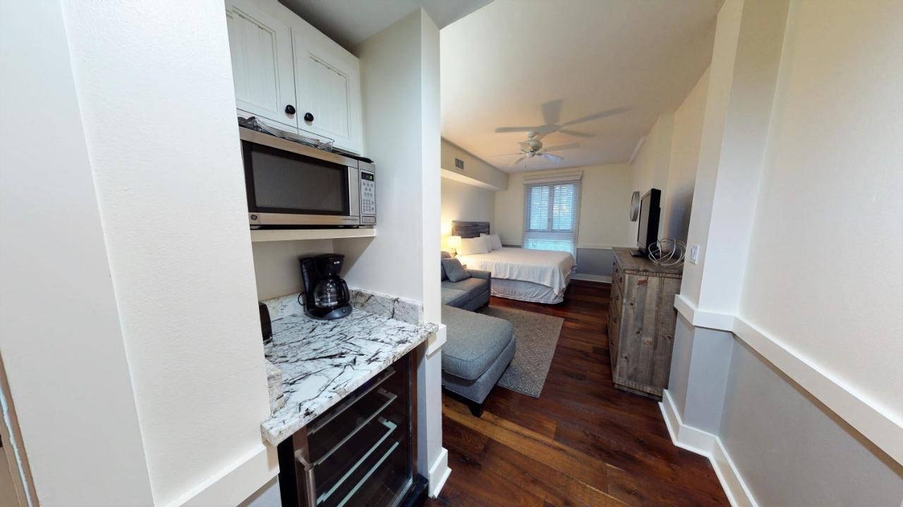Pilot House 229 *