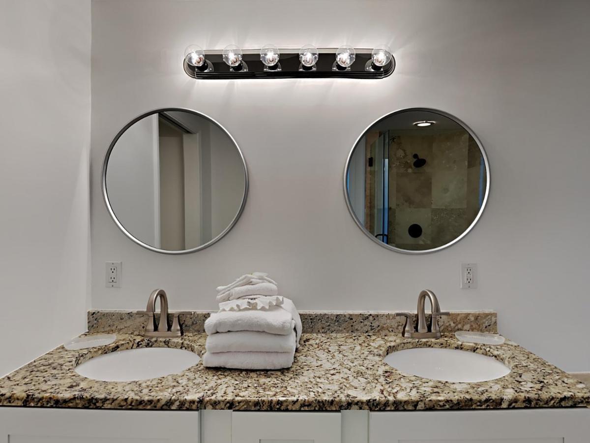 Silver Towers 1404w Apartment