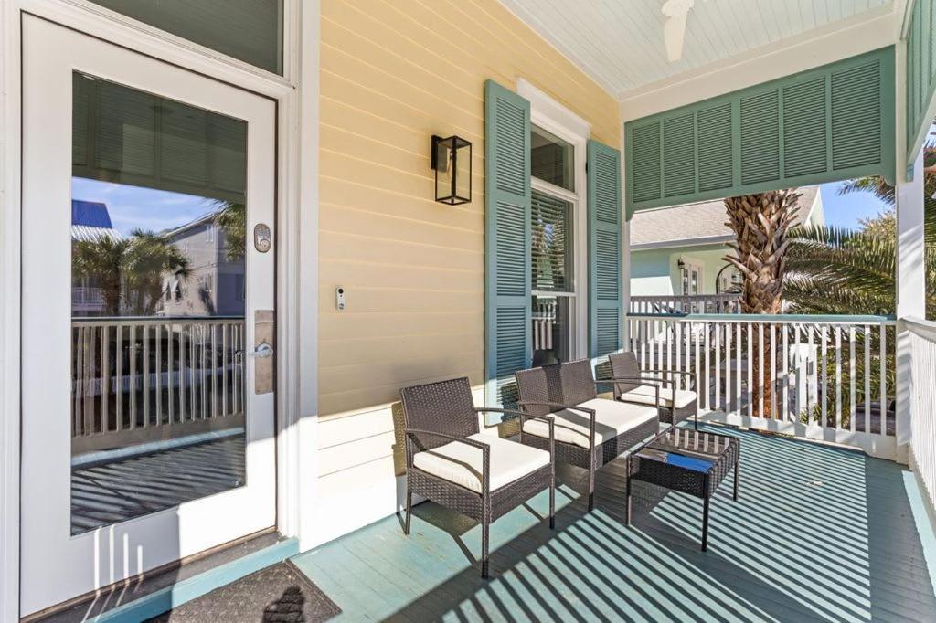 2-story Home, Walk To Beach, Hot Tub, Free Wifi, Pets Ok, Community Pool Access *