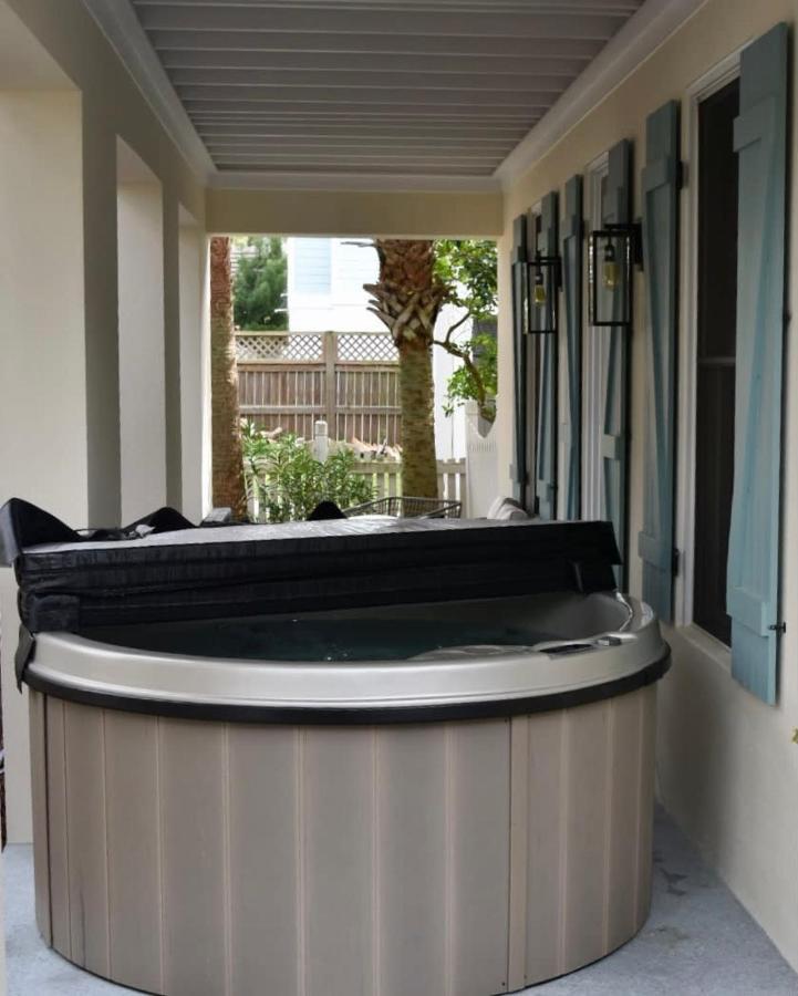 2-story Home, Walk To Beach, Hot Tub, Free Wifi, Pets Ok, Community Pool Access Holiday home