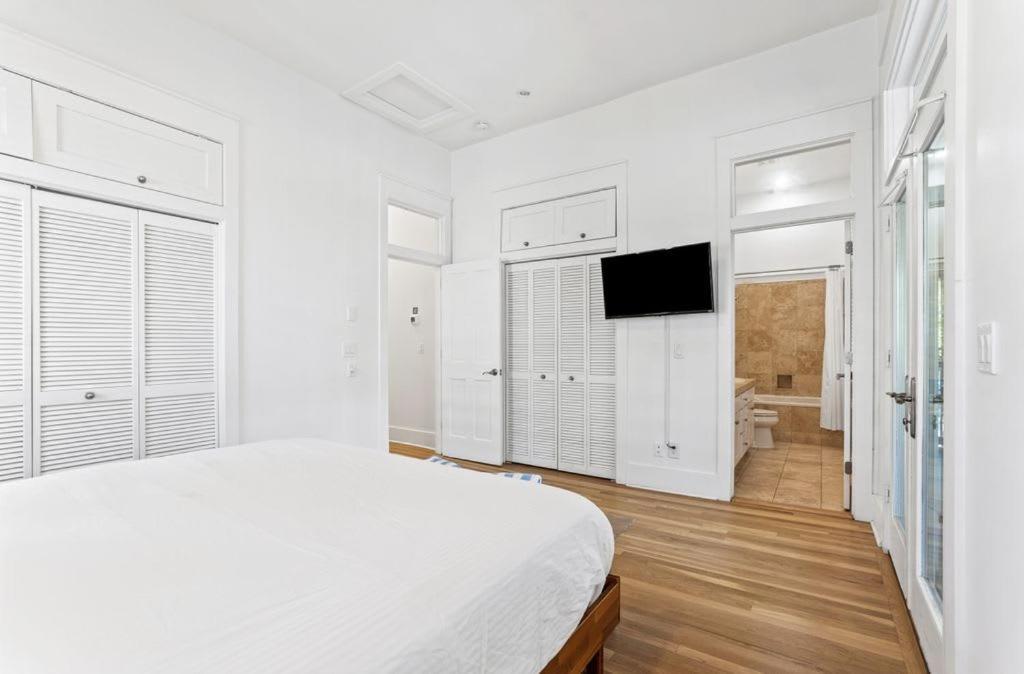 2-story Home, Walk To Beach, Hot Tub, Free Wifi, Pets Ok, Community Pool Access Holiday home