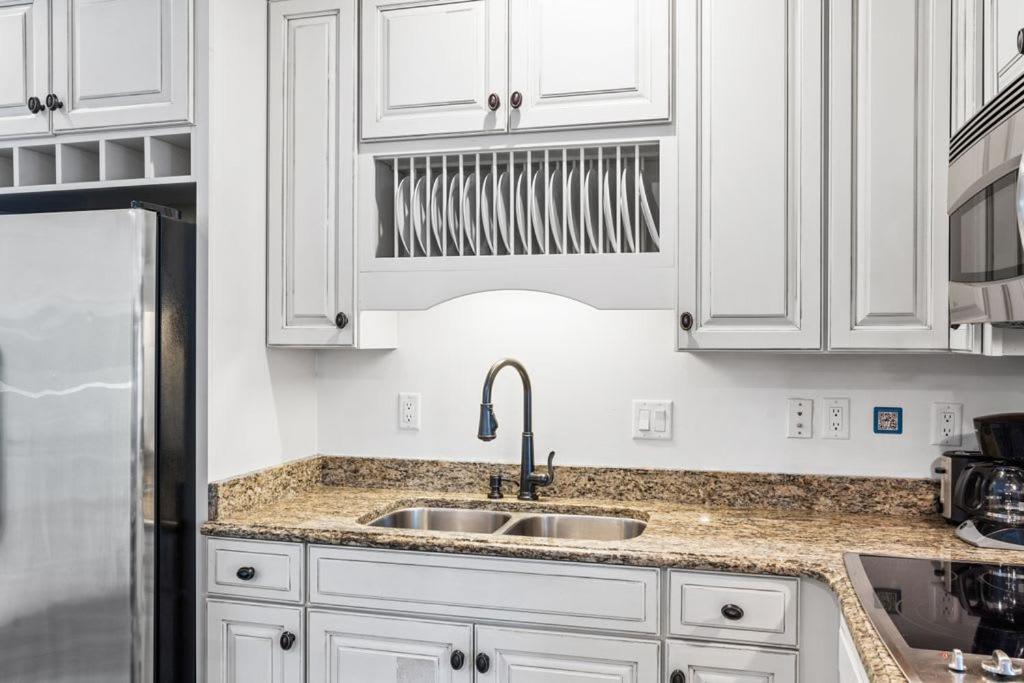 Holiday home 2-story Home, Walk To Beach, Hot Tub, Free Wifi, Pets Ok, Community Pool Access *