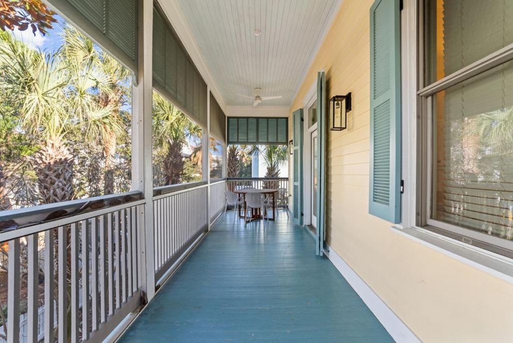 Holiday home 2-story Home, Walk To Beach, Hot Tub, Free Wifi, Pets Ok, Community Pool Access Destin