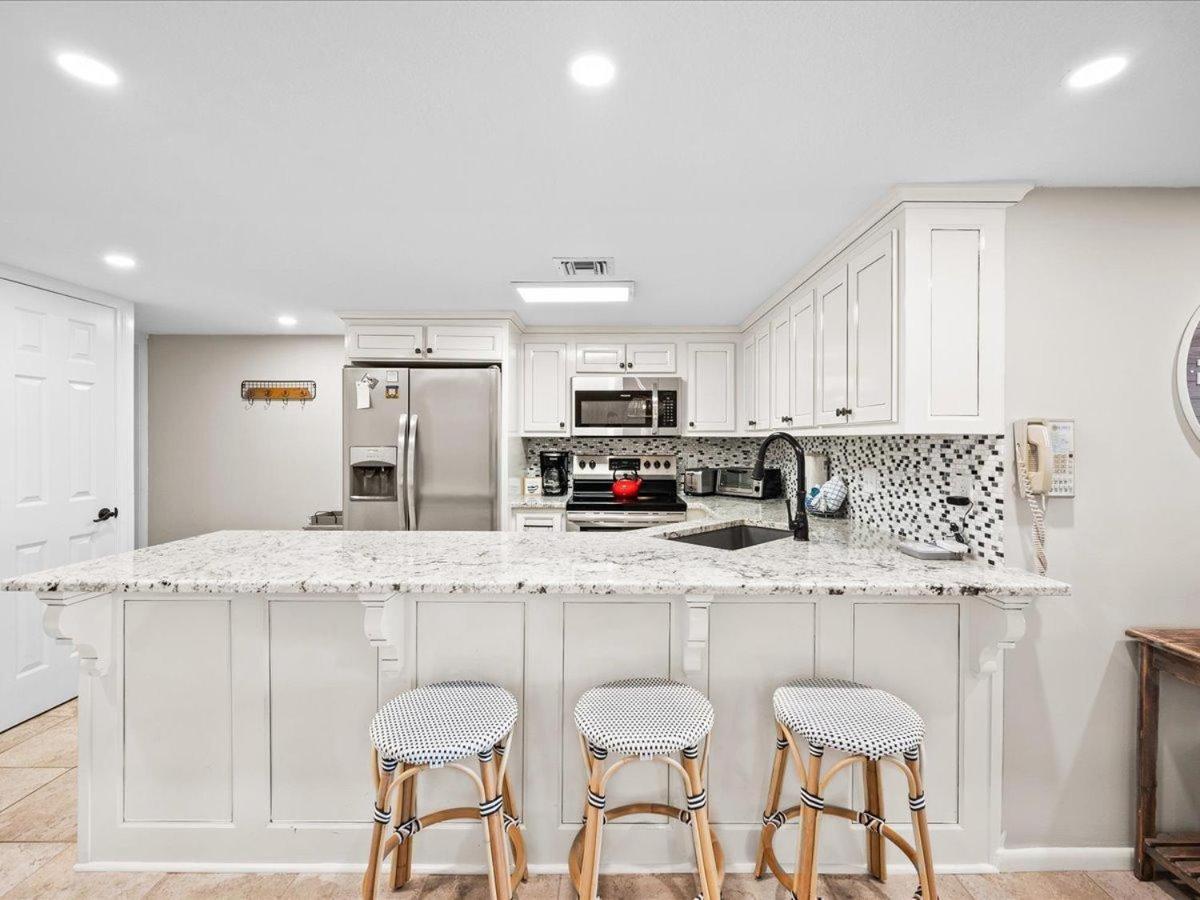 Surf And Racquet Unit 207 Holiday home Destin
