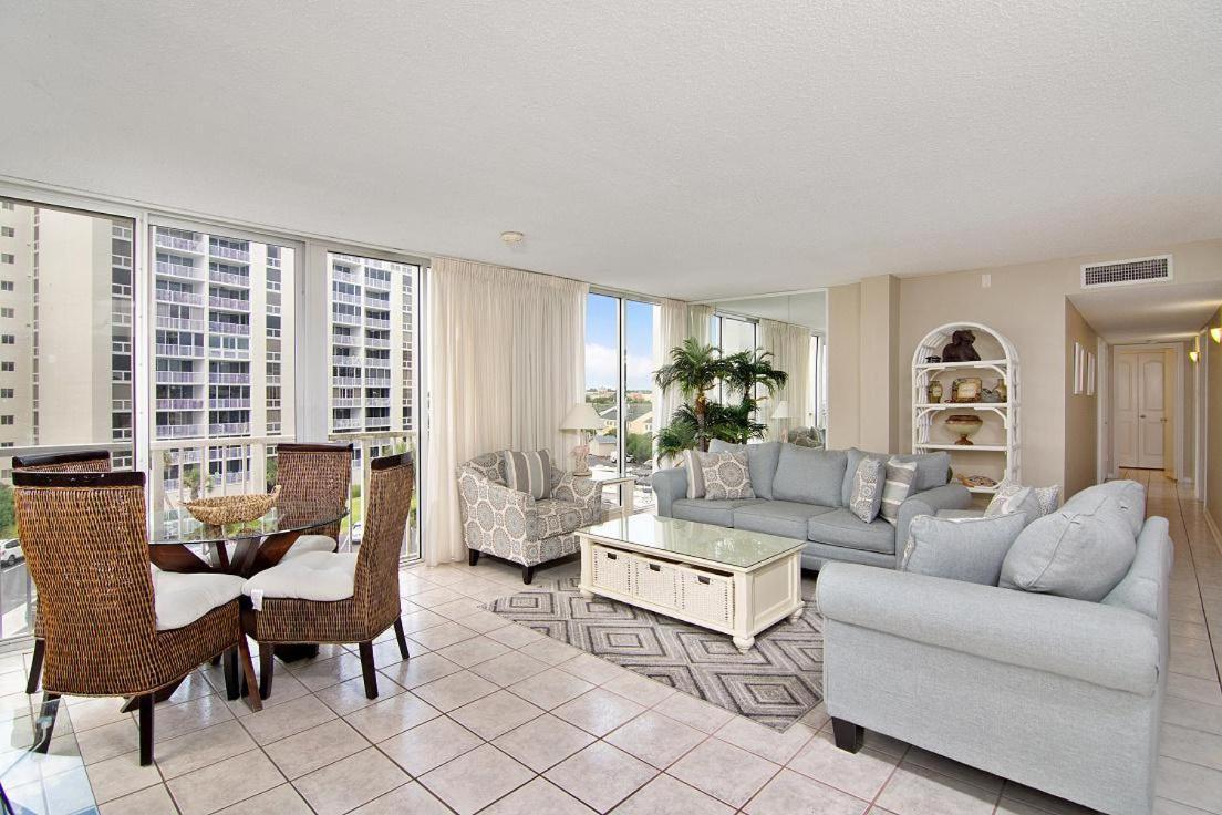 1056 Shoreline Towers Spacious & Charming Holiday home