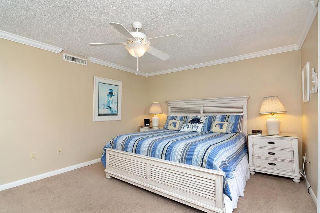 1056 Shoreline Towers Spacious & Charming * Destin
