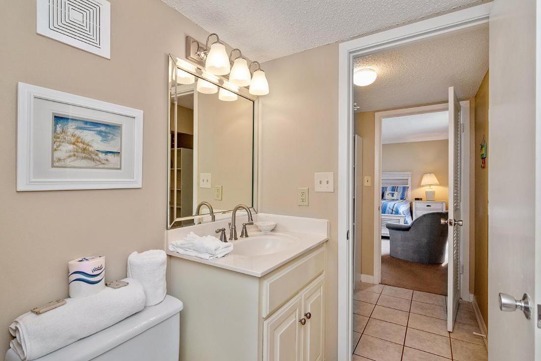 1056 Shoreline Towers Spacious & Charming Holiday home Destin