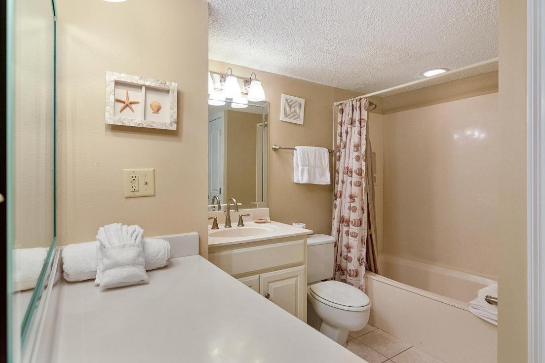 1056 Shoreline Towers Spacious & Charming *