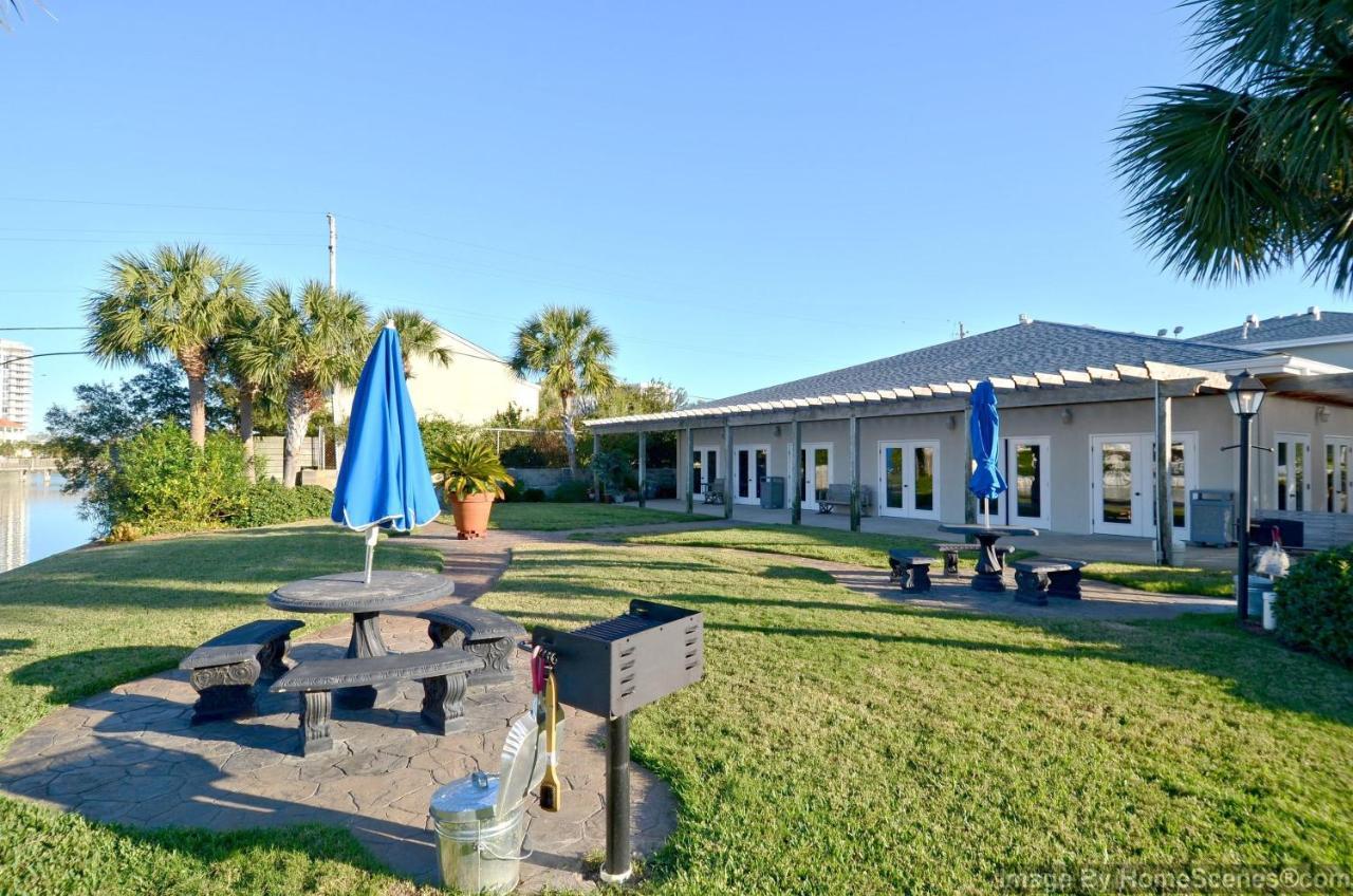 Holiday home 1056 Shoreline Towers Spacious & Charming Destin