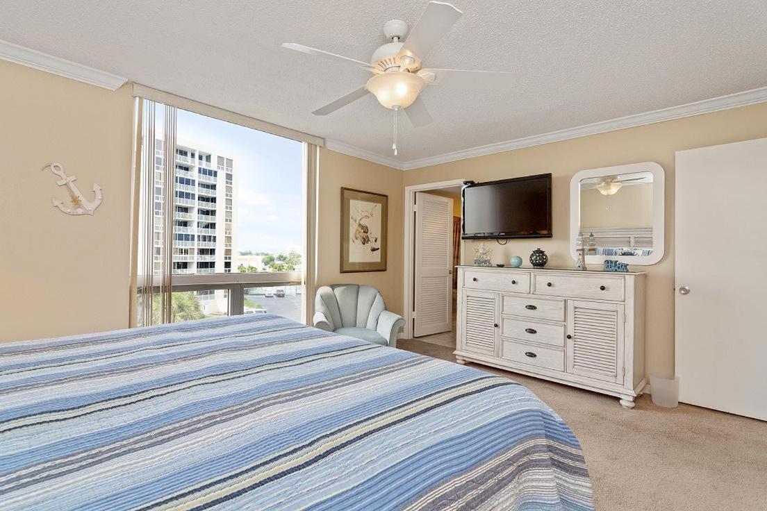 1056 Shoreline Towers Spacious & Charming Holiday home
