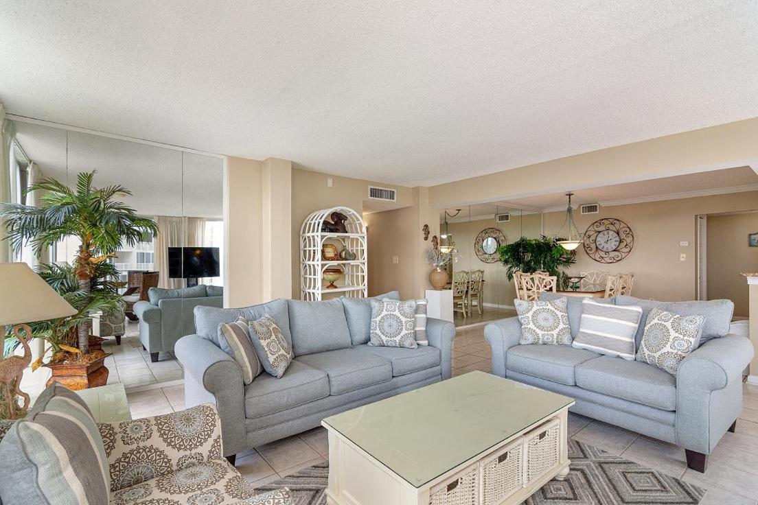 1056 Shoreline Towers Spacious & Charming Holiday home Destin