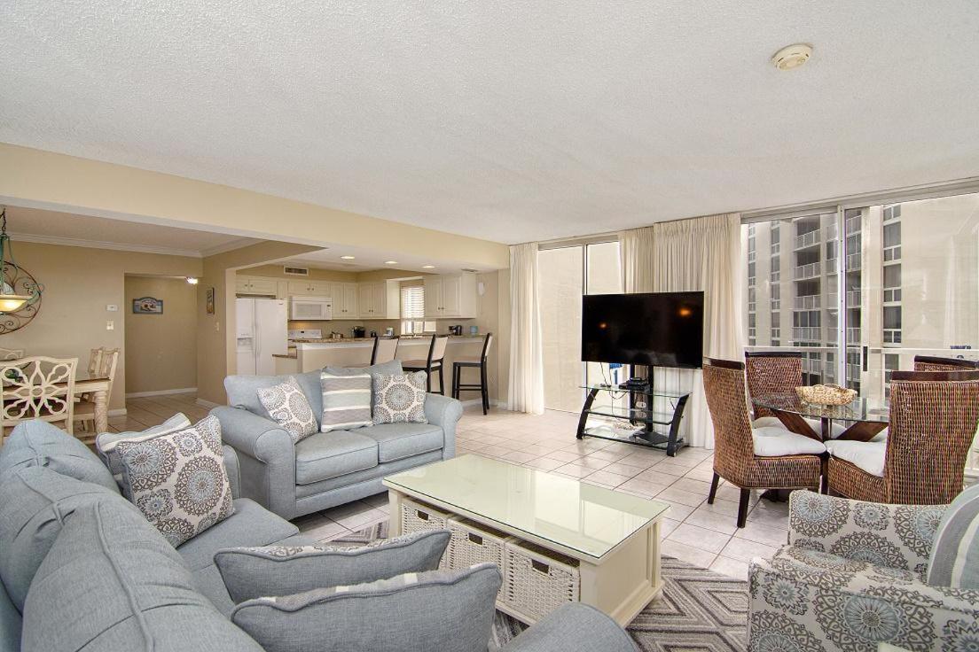 1056 Shoreline Towers Spacious & Charming * Destin