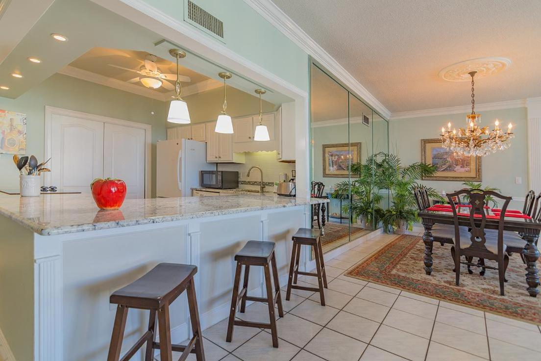 Holiday home 2122 Stunning Three-bedroom Penthouse Shoreline Towers 2122 Destin