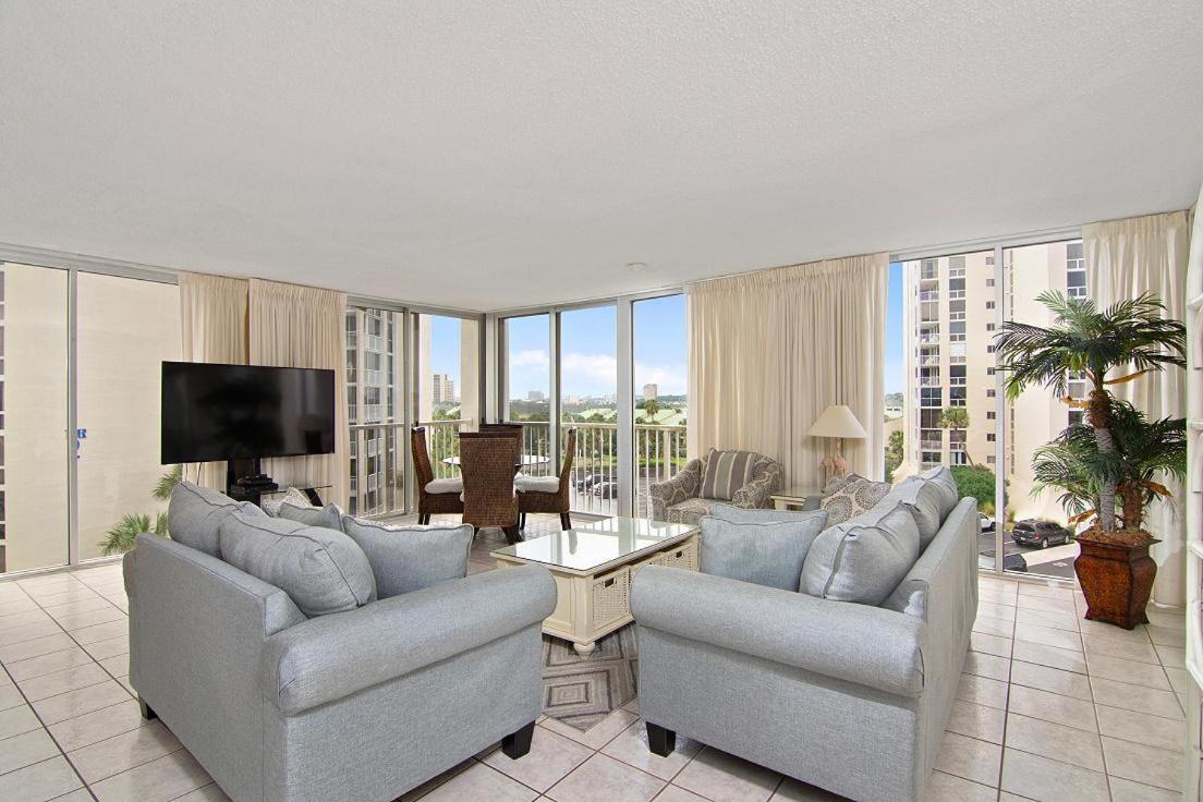 1056 Shoreline Towers Spacious & Charming