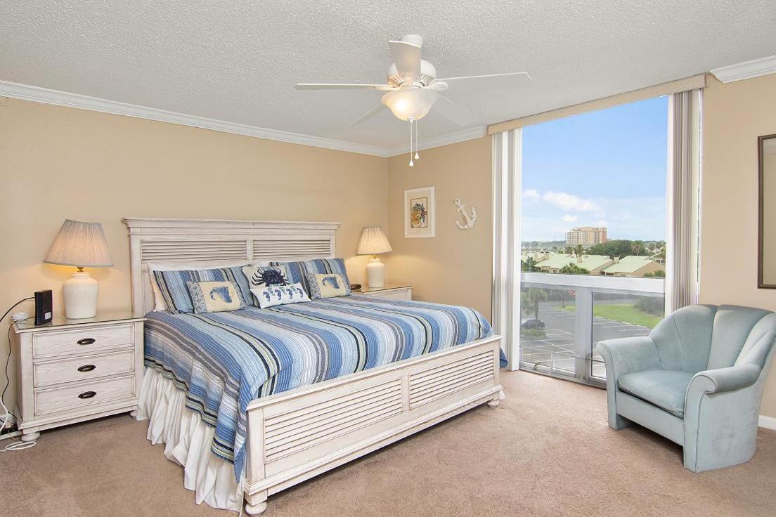 1056 Shoreline Towers Spacious & Charming *