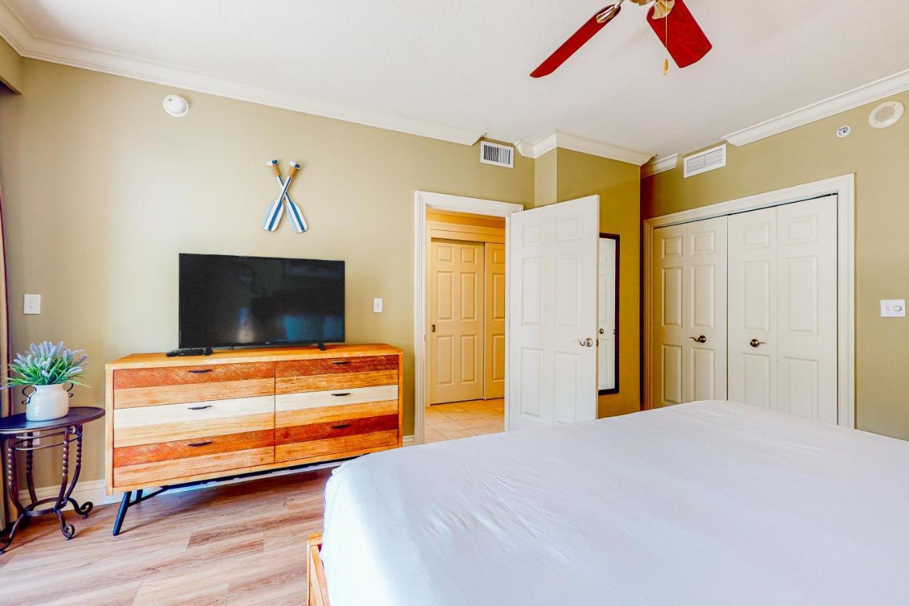 Emerald Grande W1021 Apartment