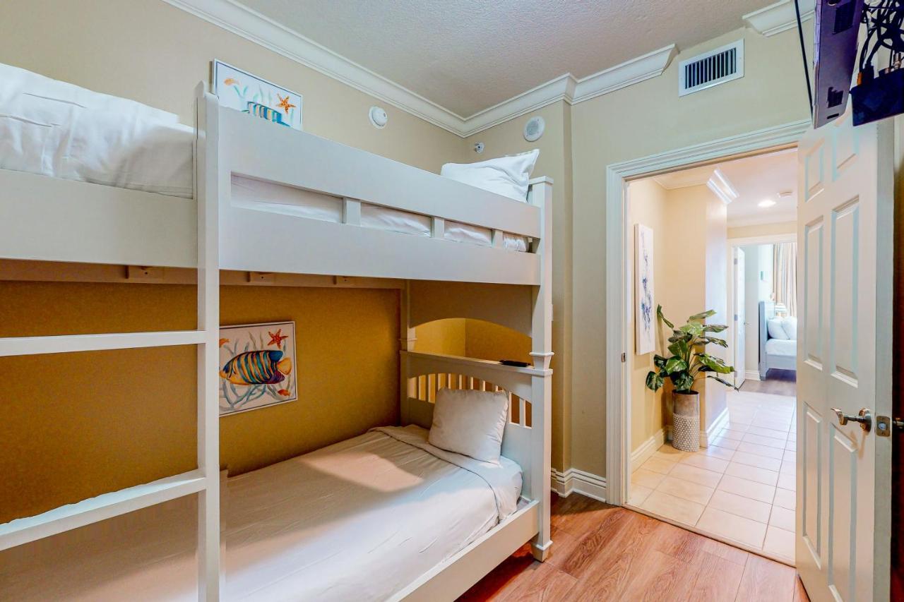 Emerald Grande W1021 Apartment