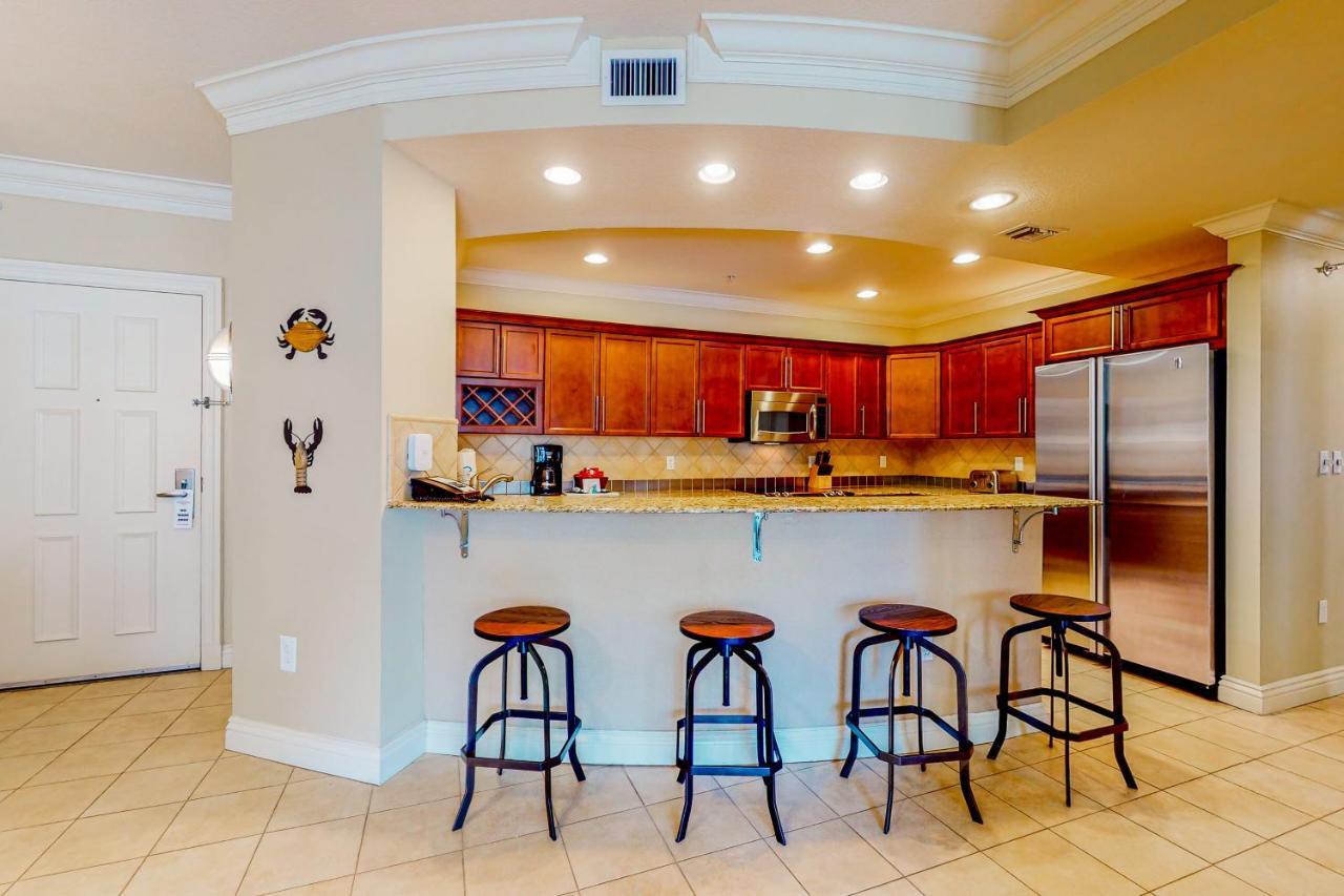 Emerald Grande W1021 Apartment *