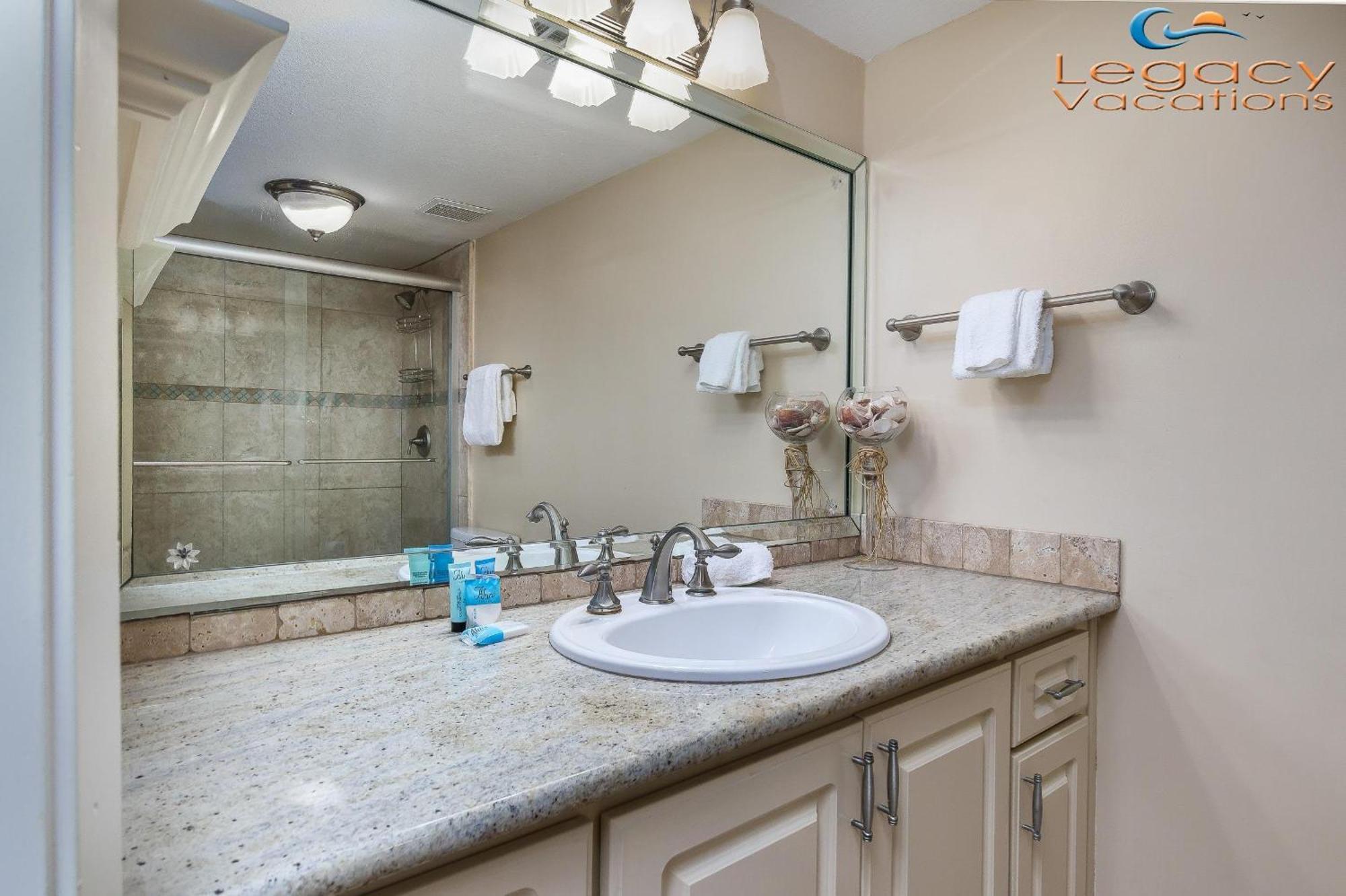 Slt 2052-beachfront-close To Everything In Destin! Holiday home *