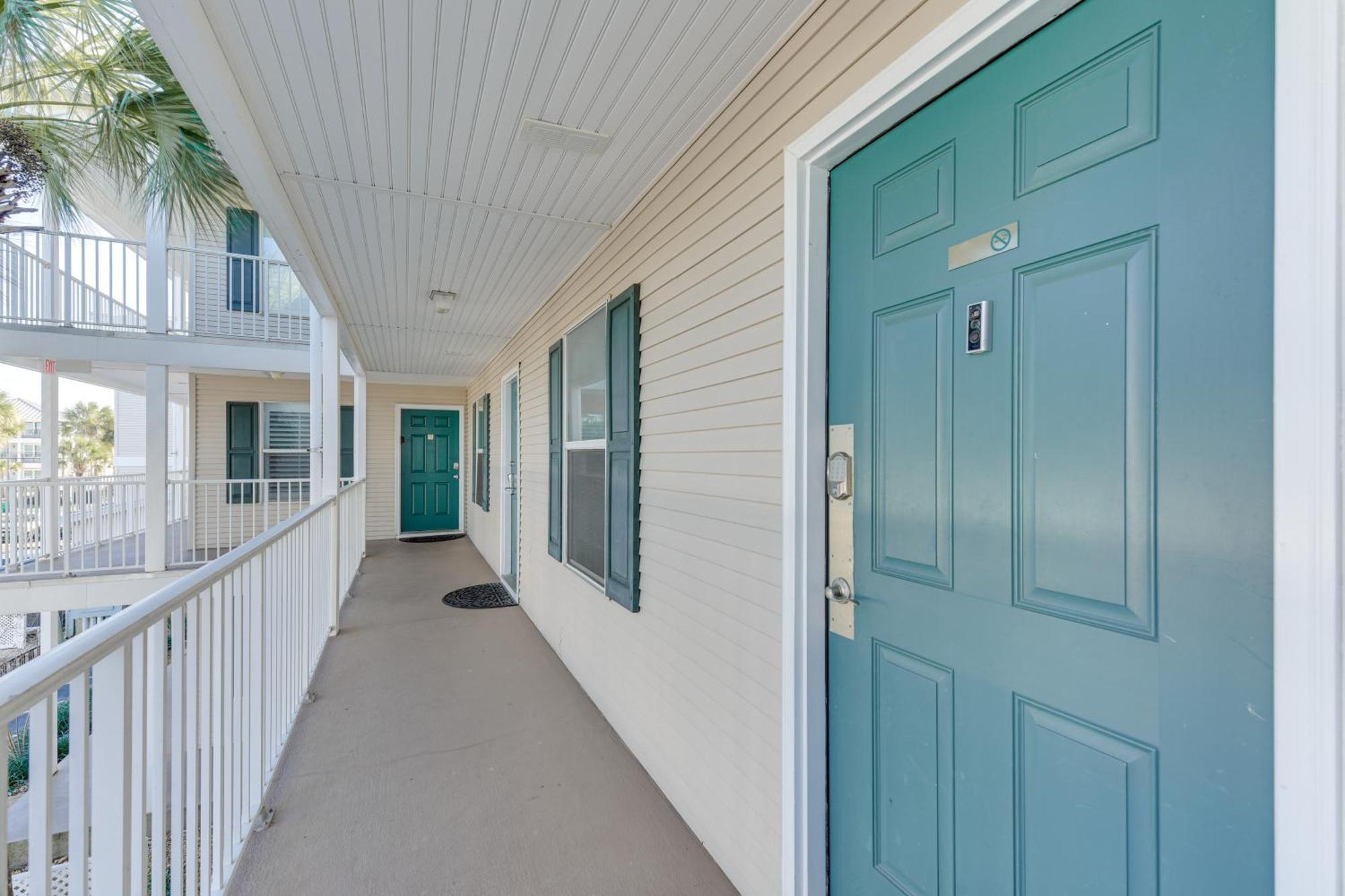 Lovely With Pool Access Walk To Beach! *