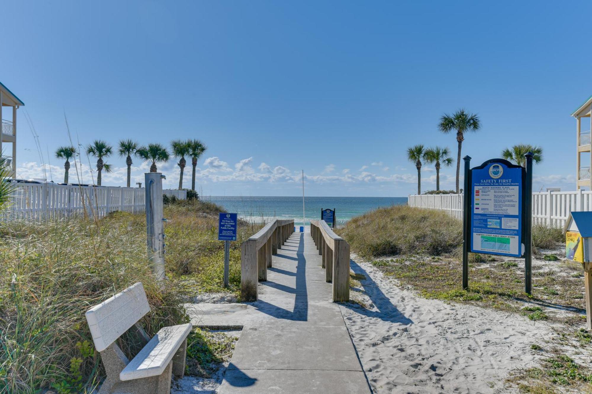 Apartment Lovely With Pool Access Walk To Beach! *