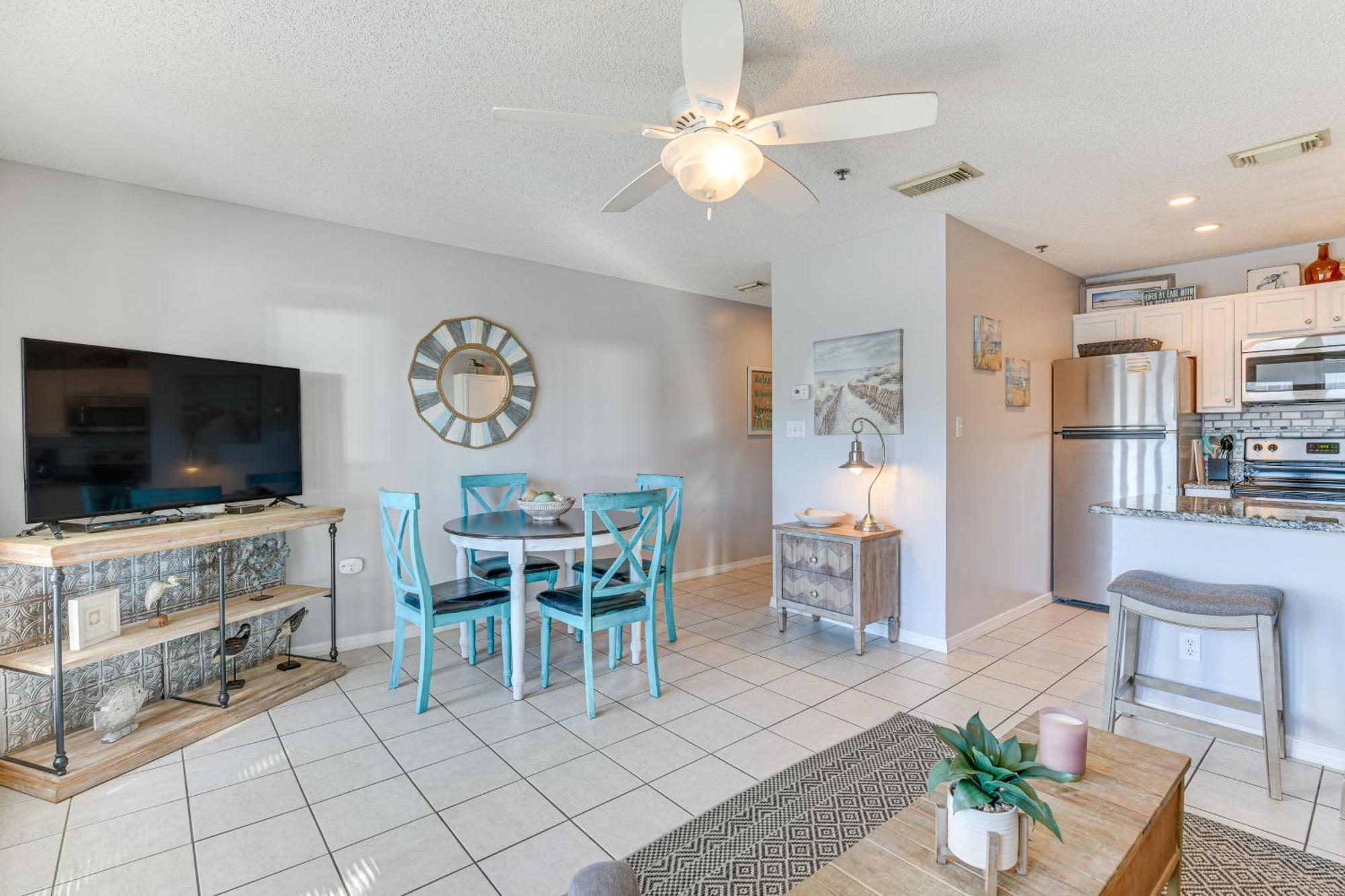 Lovely With Pool Access Walk To Beach! * Destin