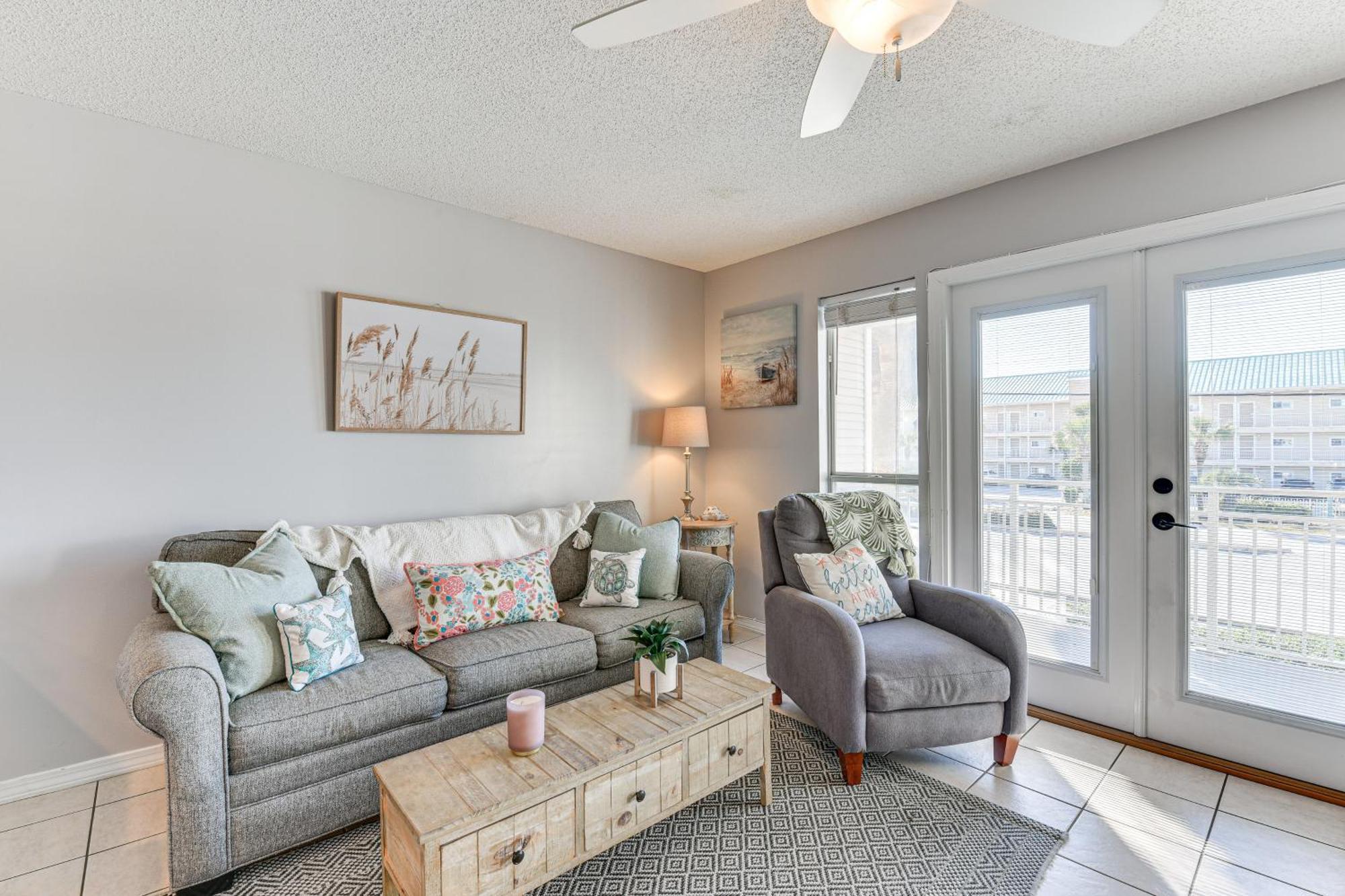 Apartment Lovely With Pool Access Walk To Beach! Destin