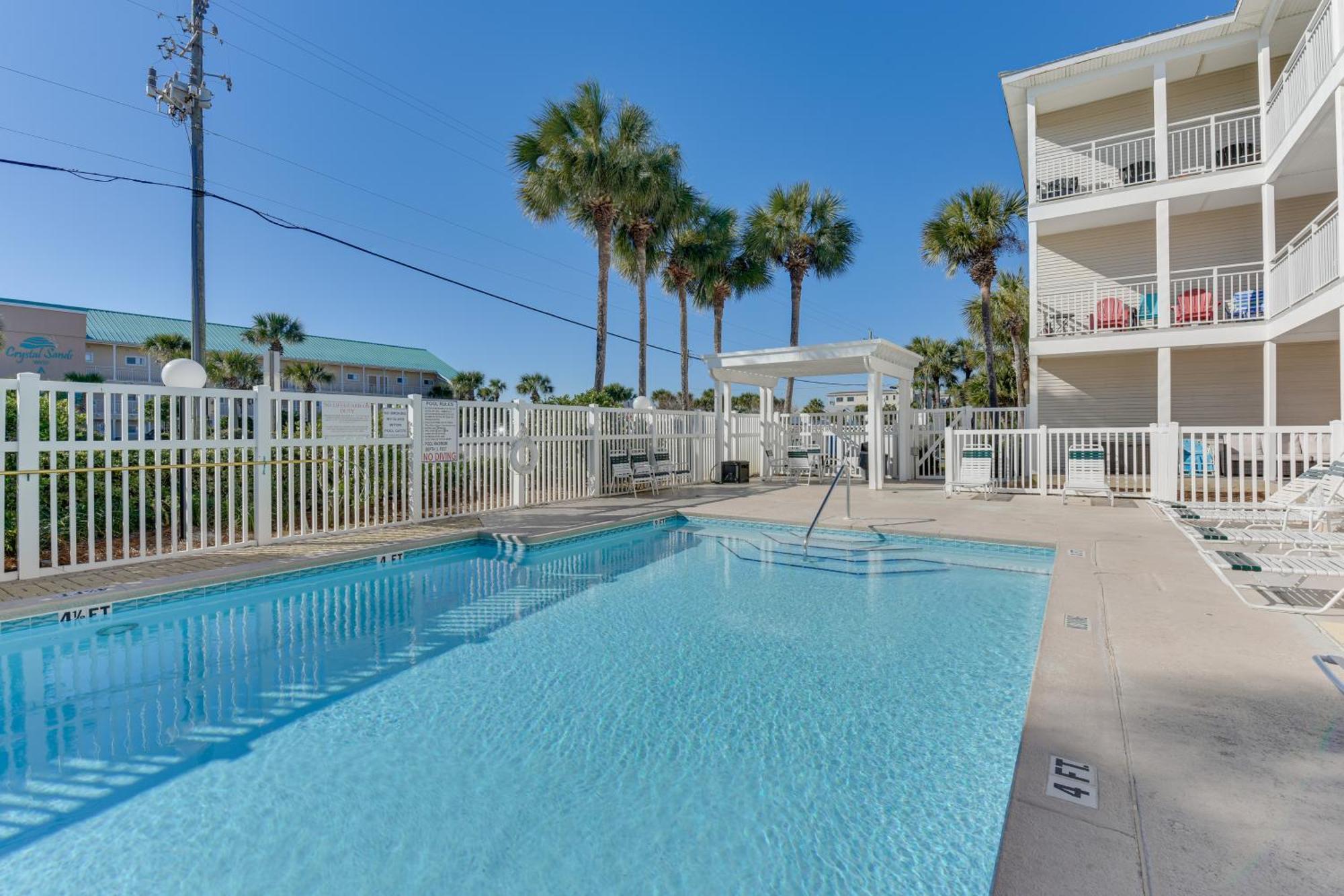 Apartment Lovely With Pool Access Walk To Beach! *
