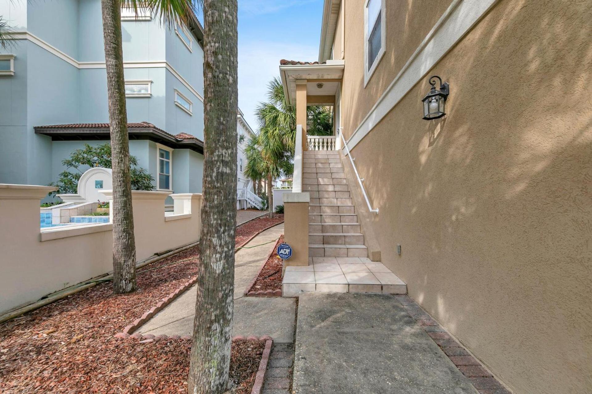 The Spyglass A 5 Bed 3 Bath House That Sleeps 14 And Just 67 Steps From The Destin