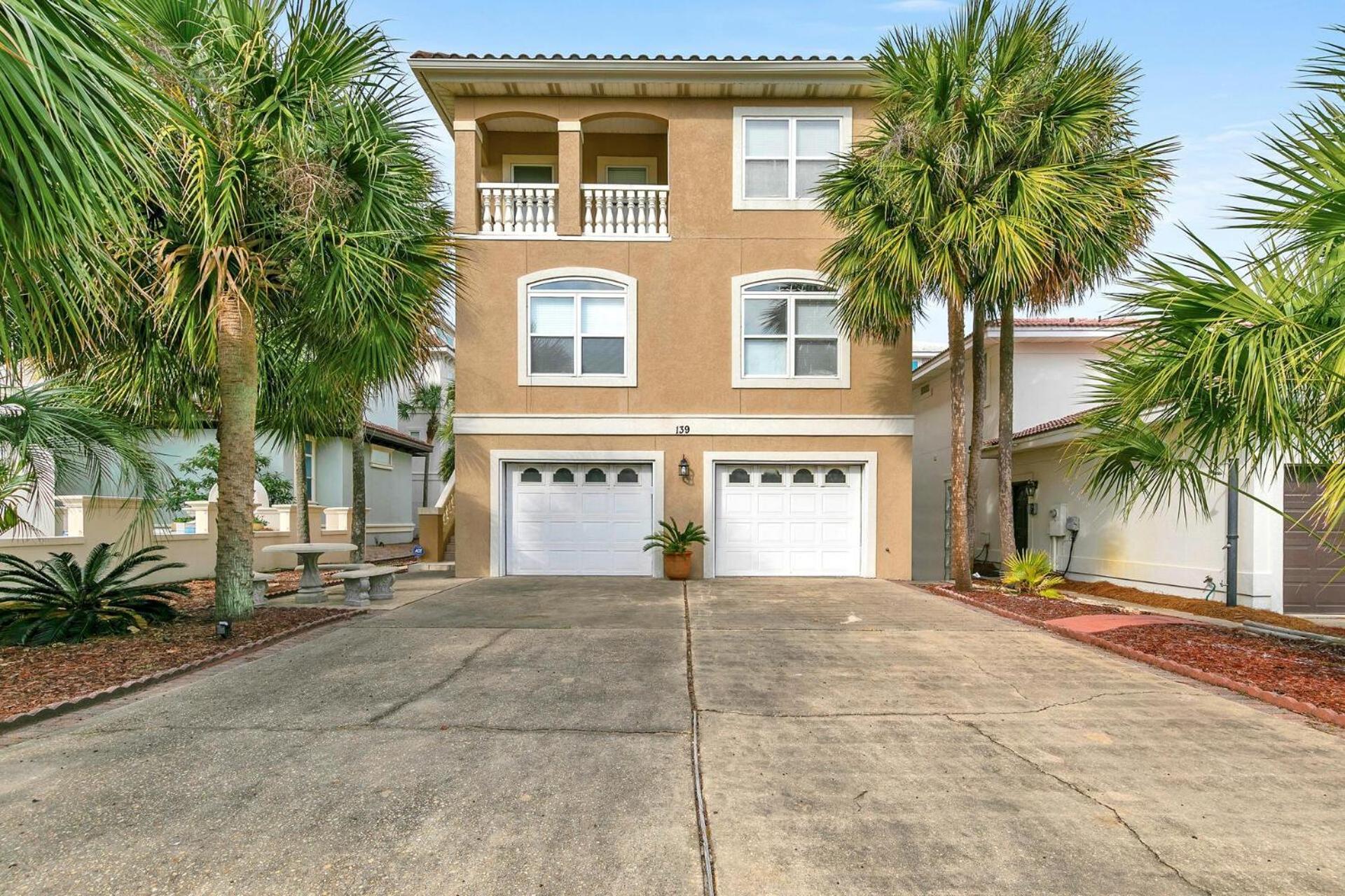 The Spyglass A 5 Bed 3 Bath House That Sleeps 14 And Just 67 Steps From The Holiday home *