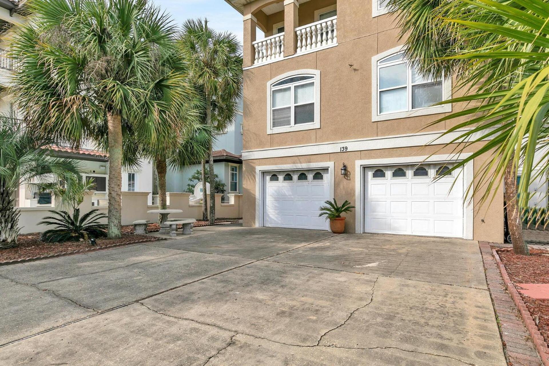 The Spyglass A 5 Bed 3 Bath House That Sleeps 14 And Just 67 Steps From The Holiday home