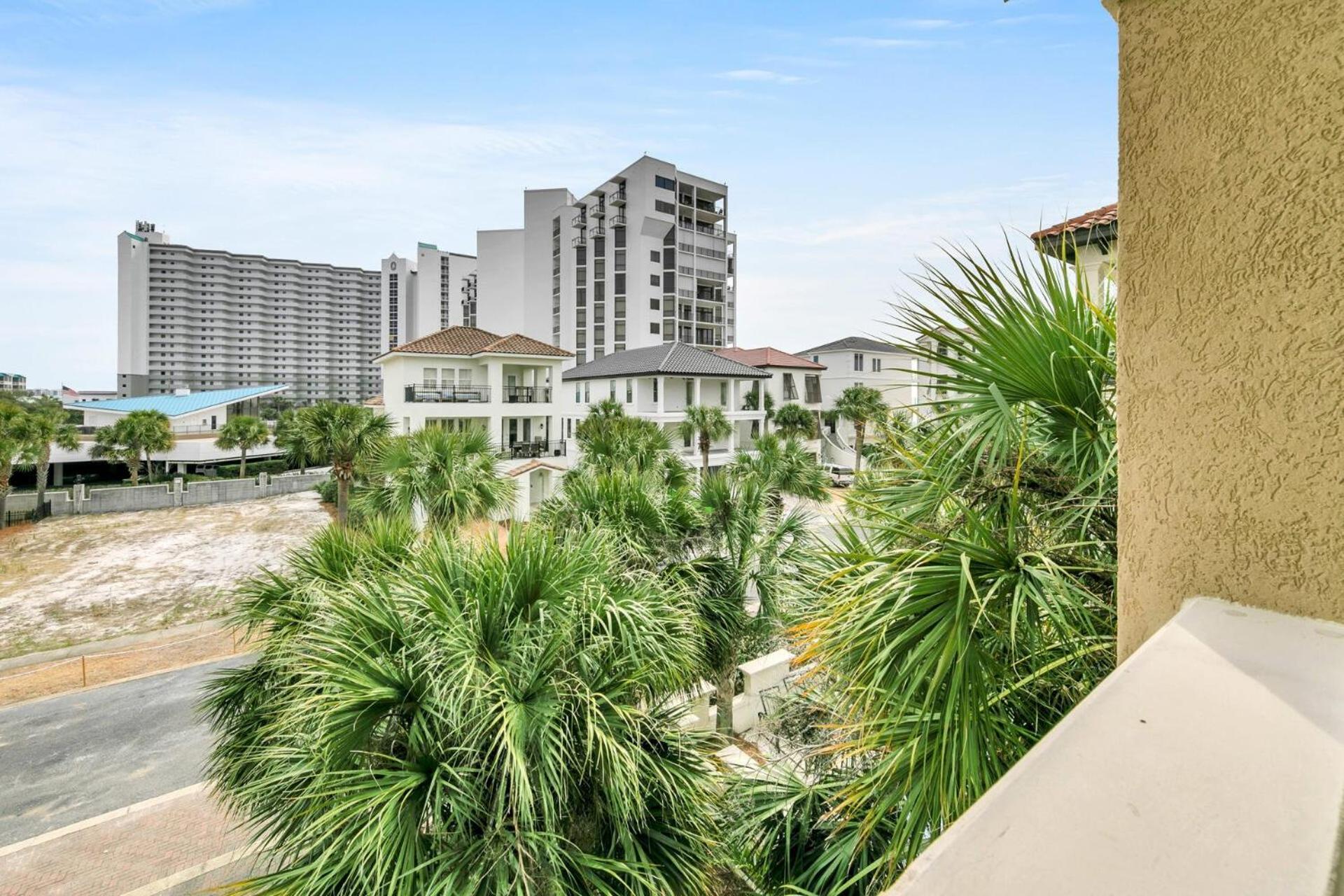 The Spyglass A 5 Bed 3 Bath House That Sleeps 14 And Just 67 Steps From The Destin