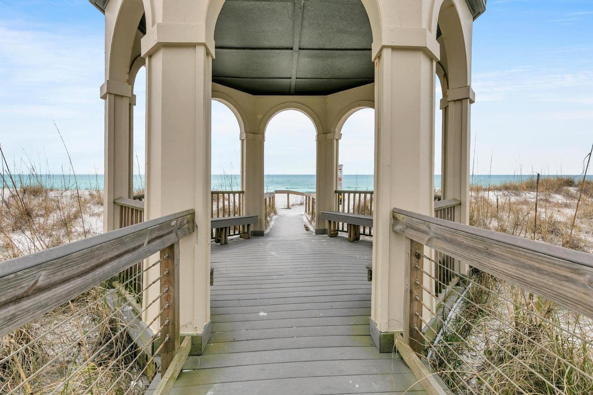 The Spyglass A 5 Bed 3 Bath House That Sleeps 14 And Just 67 Steps From The *