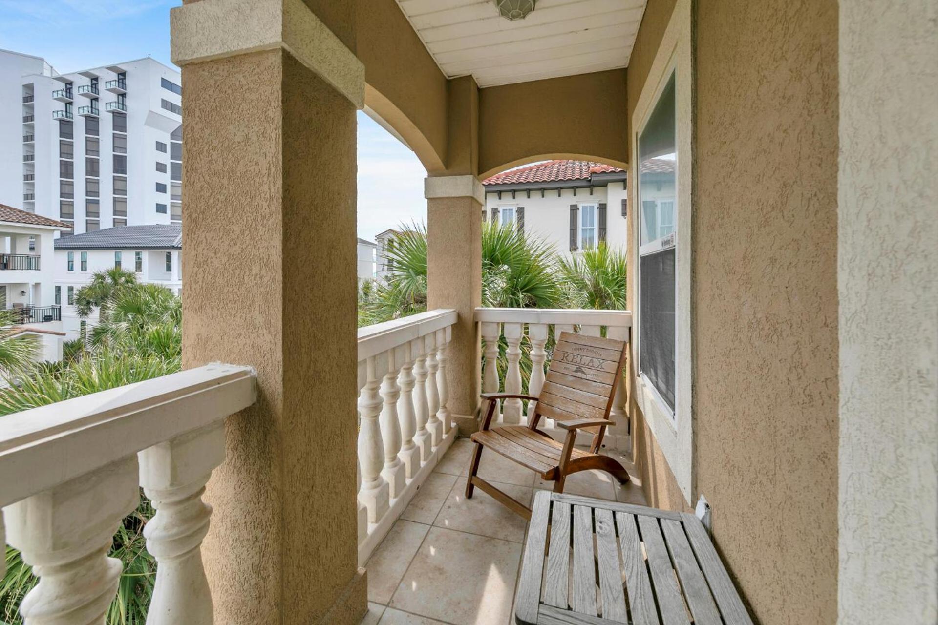 The Spyglass A 5 Bed 3 Bath House That Sleeps 14 And Just 67 Steps From The